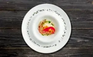 Фаршированный кальмар с ореховым соусом