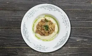 Почки кролика с пюре из сельдерея